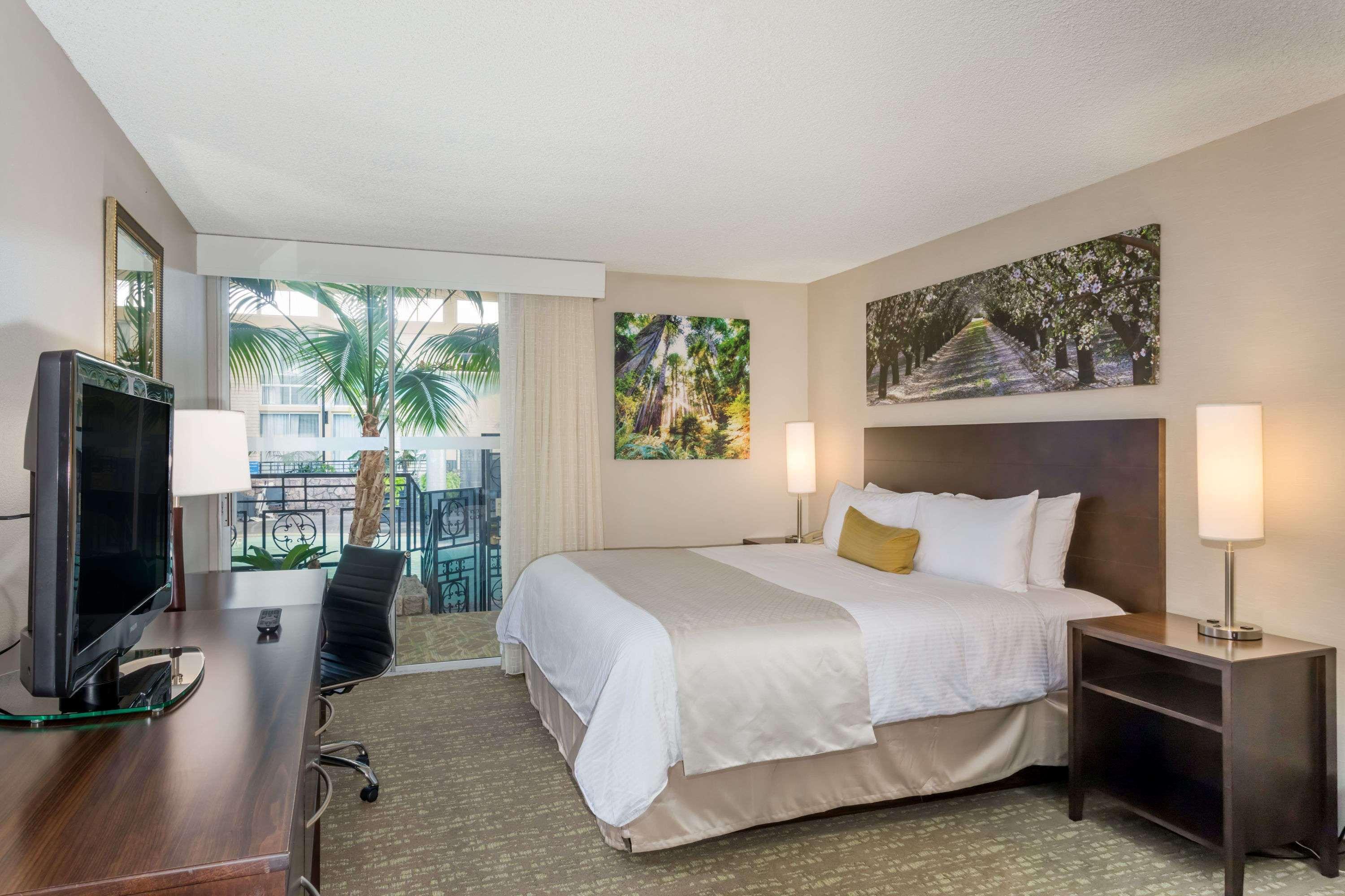 Wyndham Garden Fresno Yosemite Airport Hotel Exterior foto