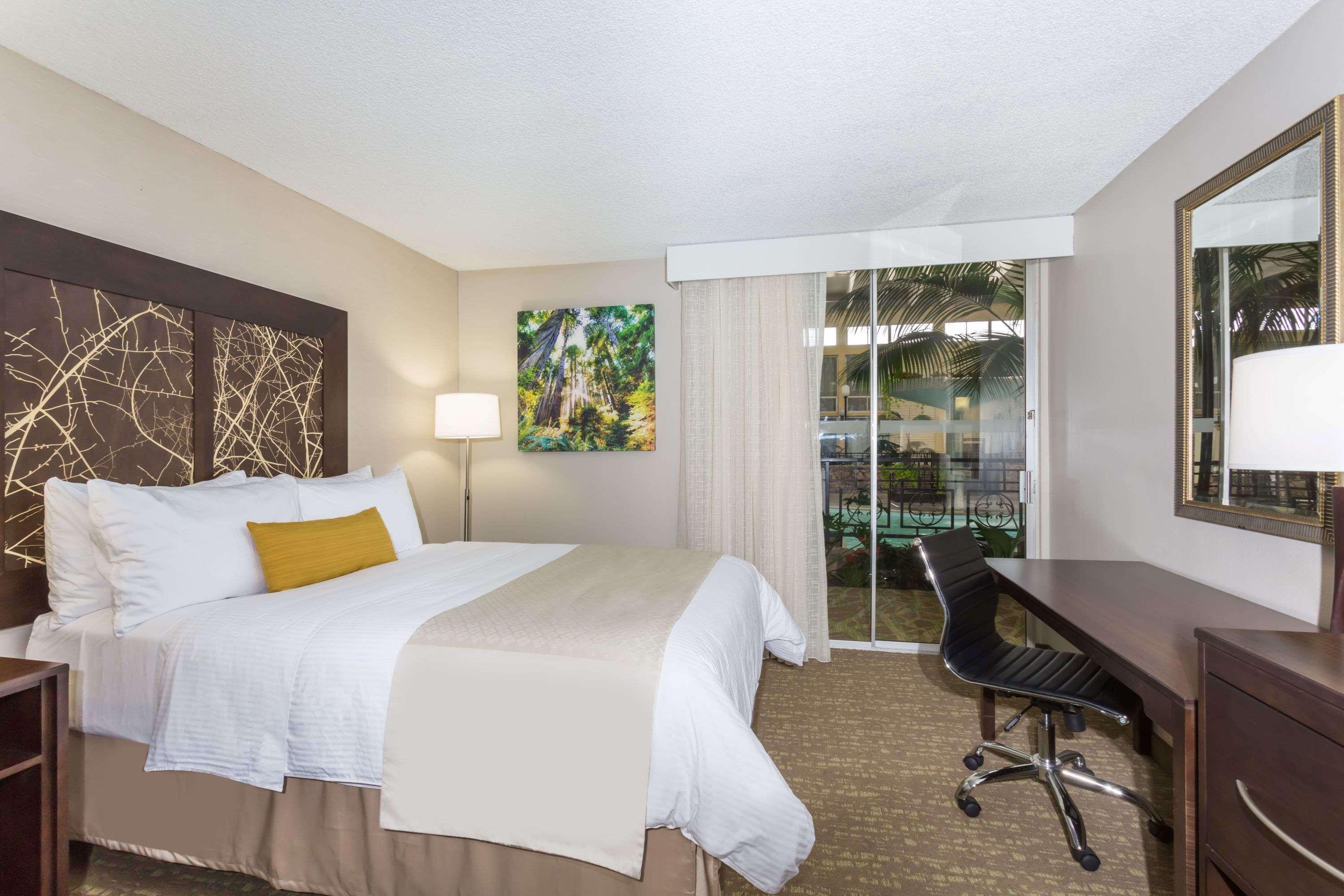 Wyndham Garden Fresno Yosemite Airport Hotel Exterior foto