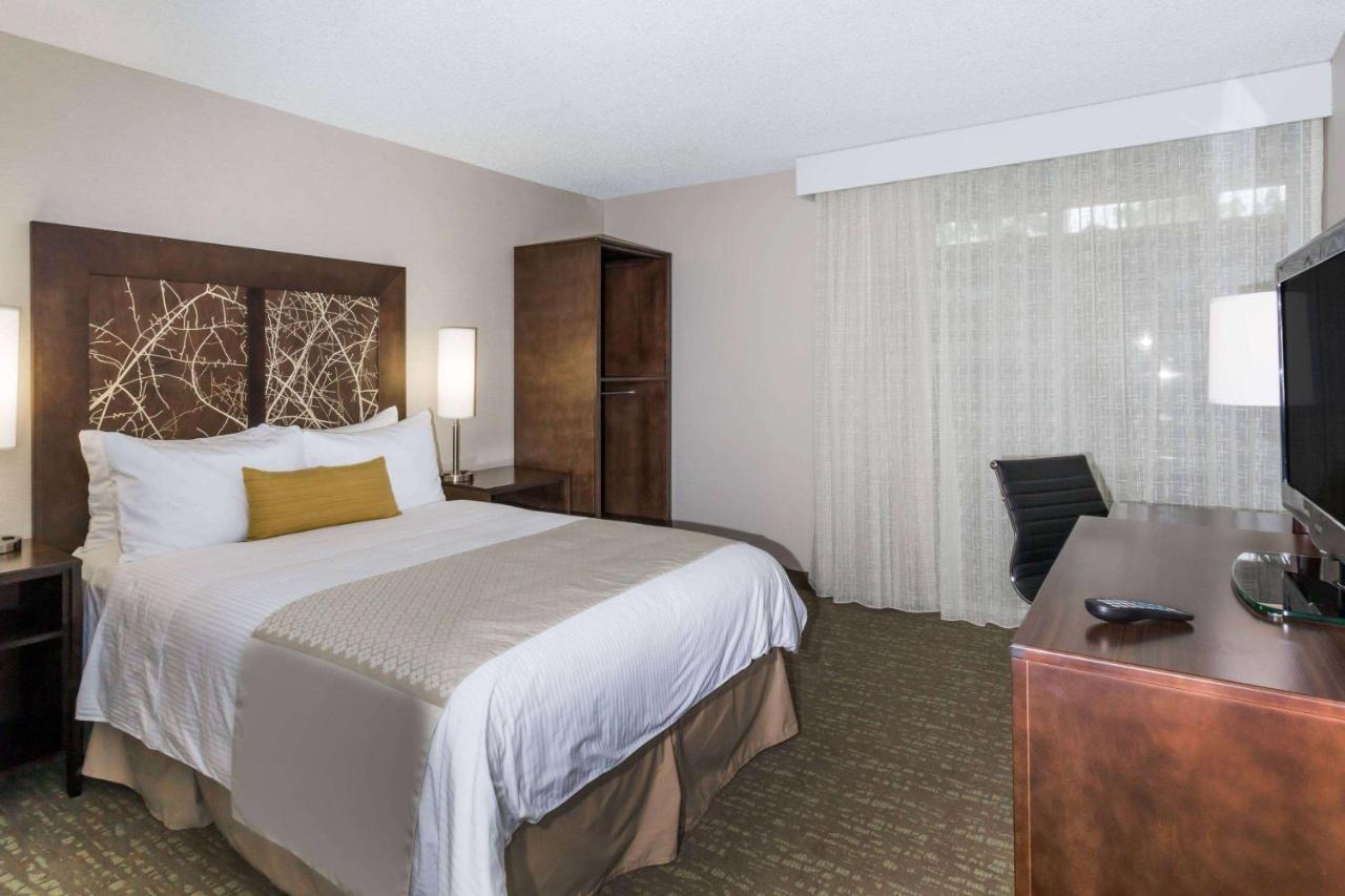 Wyndham Garden Fresno Yosemite Airport Hotel Exterior foto