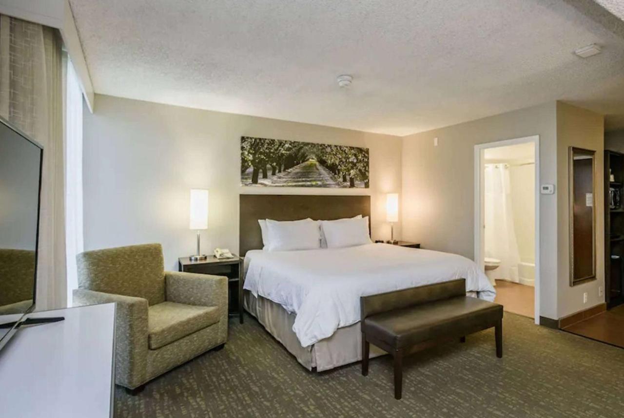 Wyndham Garden Fresno Yosemite Airport Hotel Exterior foto