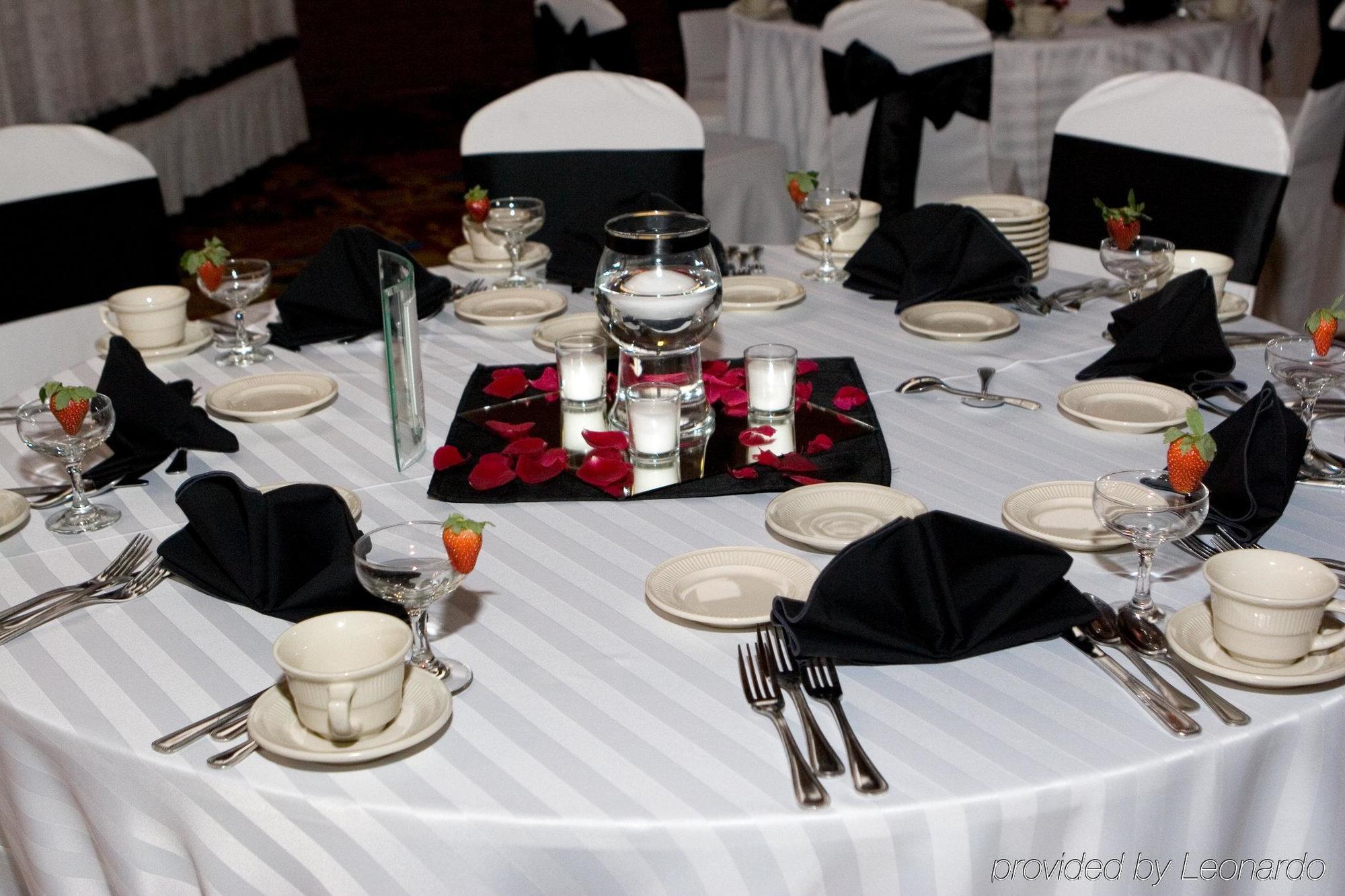 Wyndham Garden Fresno Yosemite Airport Hotel Restaurant foto