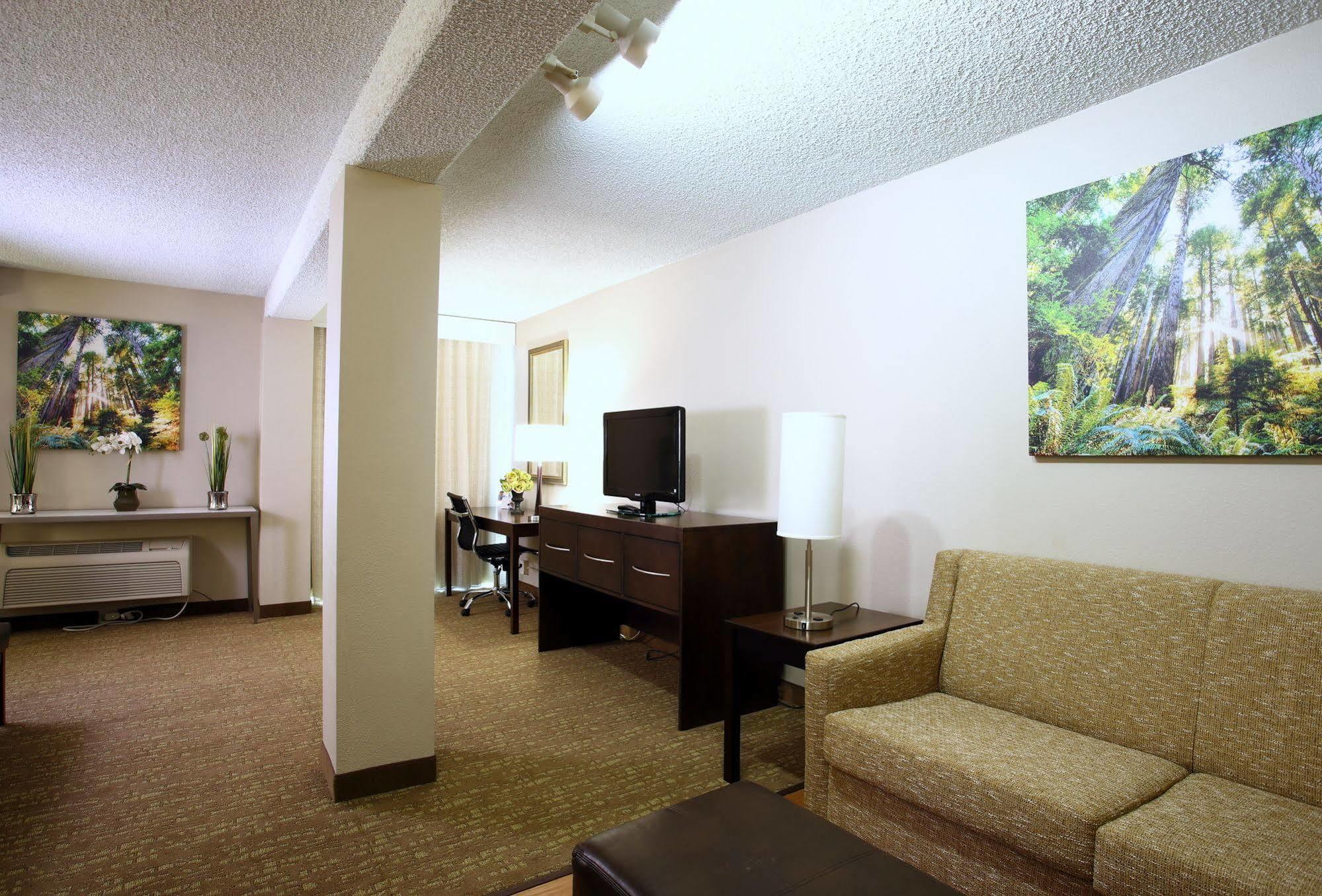 Wyndham Garden Fresno Yosemite Airport Hotel Exterior foto